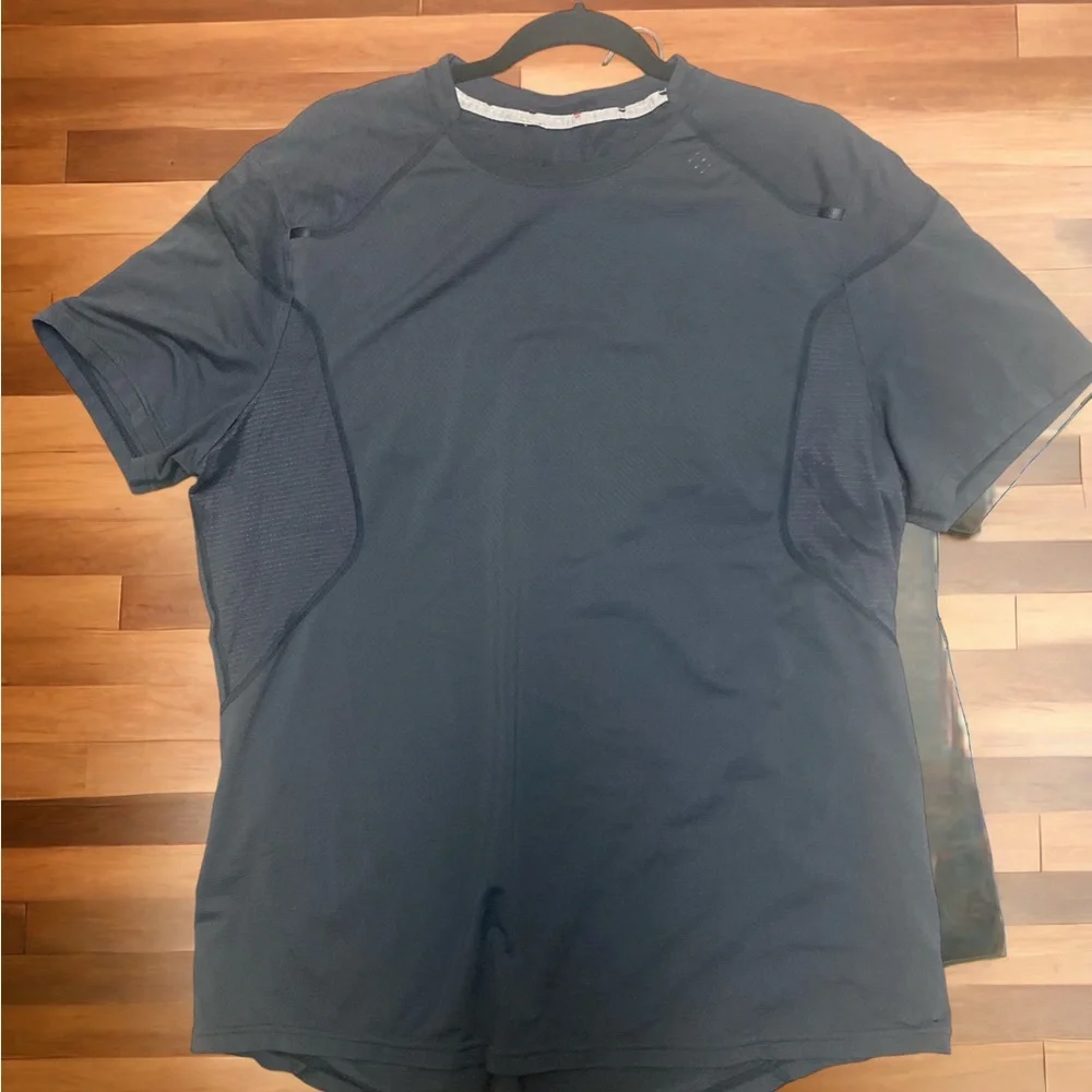 Lululemon Metal Vent Tech Short Sleeve Top Sz XL Distressed.GUC - Picture 4 of 10